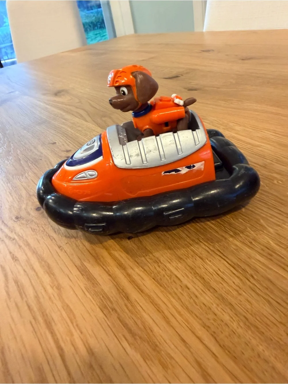PAW Patrol Zuma’s Hovercraft Toy Vehicle with Collectible Zuma Figure